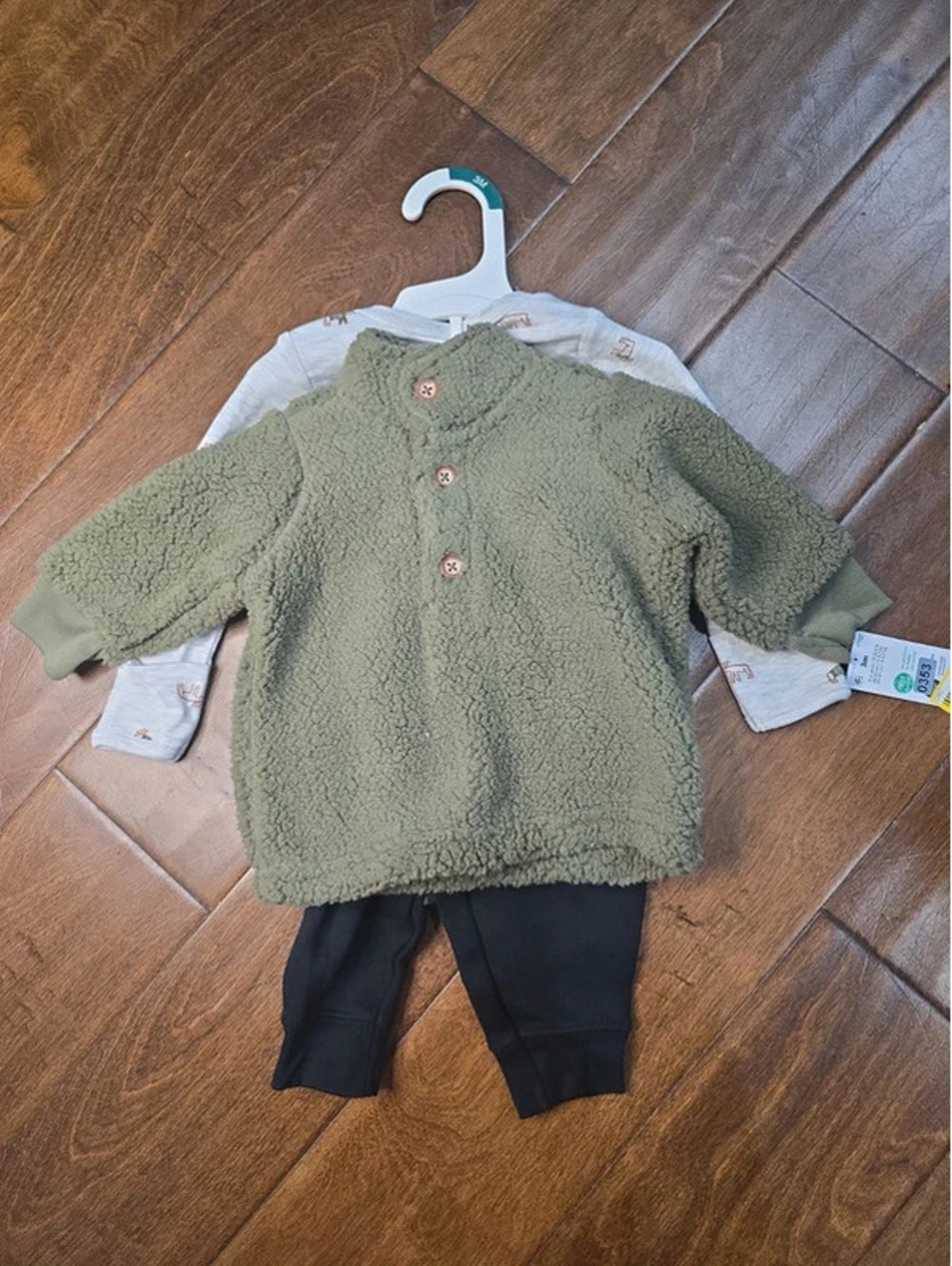 3m brand new three piece outfits set from carter's item, 353G5